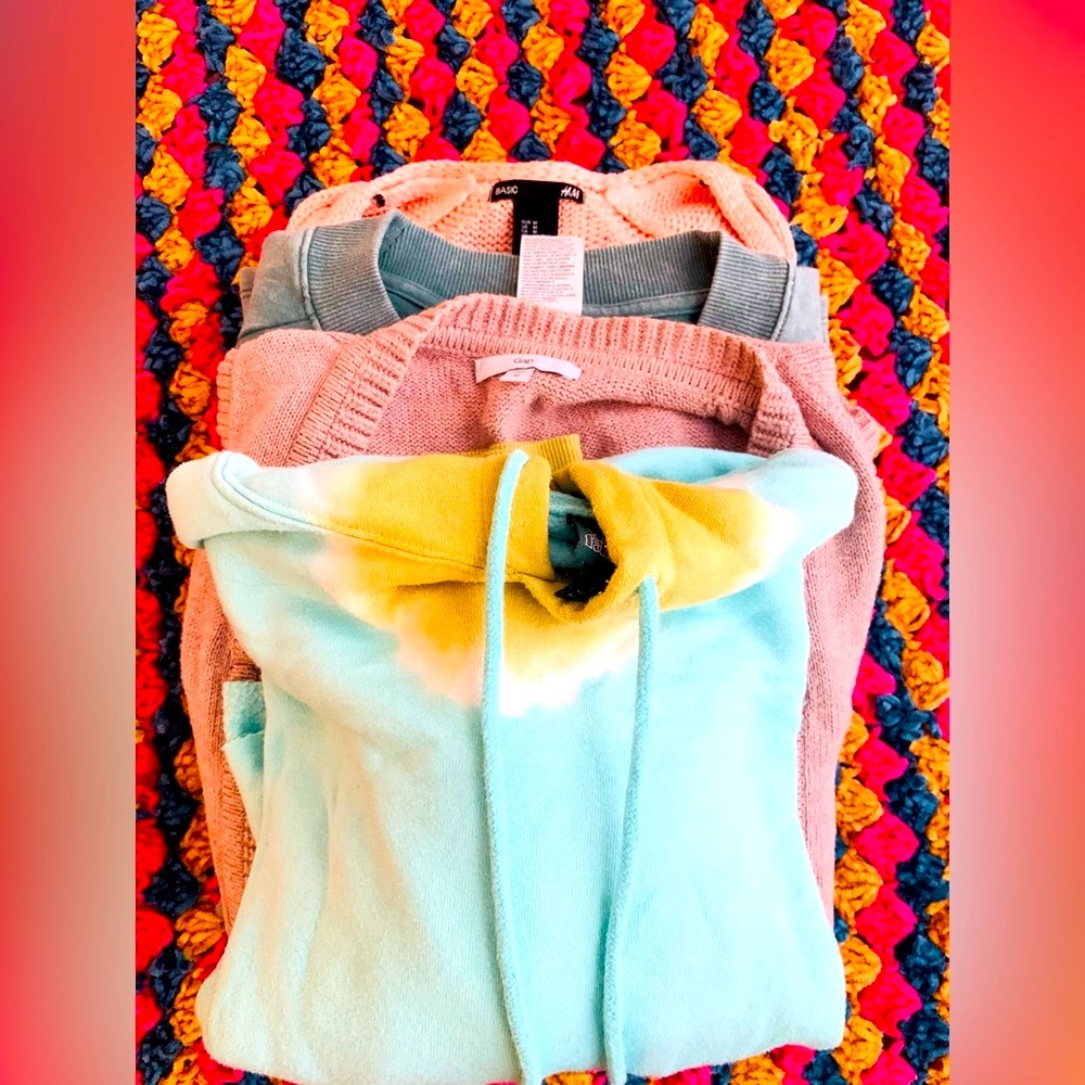Small/medium Sweater Bundle 🌺 - Picture 2 of 15